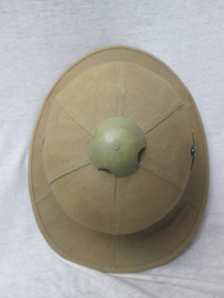 Italian pith helmet without badge. Italiaanse tropenhelm in een nette staat, werd ook door de Duitse Wehrmacht gedragen.