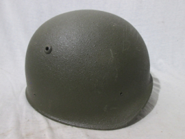 Swiss army helmet pattern 71. Mint condition. Zwitserse helm M-1971 zeer nette staat en kwalitatief mooie helm. beduidend minder gemaakt dan de voorloper helm M-1918 en daarom is deze ook wat zeldzamer.