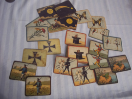 Antiek memmory spel,  zelf met militaire kaarten en grappige kaarten en een Ijzeren kruis 1870, dus dit spel is ver voor WO1. zeldzaam