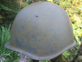 Russian helmet SSH-39. Russische helm 1940. zeldzame helm in een nette staat. is tijdens WO2 ook gebruikt bij de luftschutz, als buitgemaakte helm, blauwe kleur van binnen. helm met historie, genummerd.