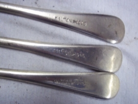 3 forks of the Brittish army dated 1945. 3 vorken 1945 gedateerd Engels leger