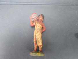 ELASTOLIN Klein Indianen jongetje met kruik, zeer zeldzaam.