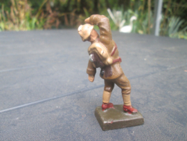 LINEOL Belgium soldier hit by a bullit smaler size. Belgische soldaat getroffen kleiner model goede staat.