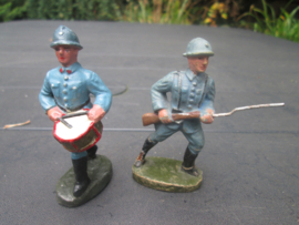 GJ / 2 French soldiers. 2 Franse soldaten met geweer en trommel.