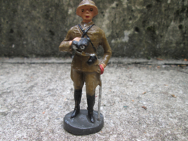 ELASTOLIN Belgium soldier officer with binocular Belgische officier met verrekijker. zeer goede staat.