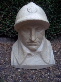 Statue Belgium soldier, made by a famous sculptor War van Asten. Buste Belgische soldaat gemaakt door WAR VAN ASTEN 1888- 1958.