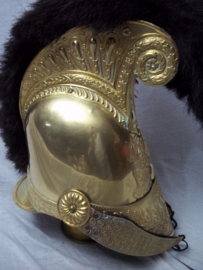 Franse brandweerhelm 1830-1848 tijdperk Louis Philippe. Pompiers de Montfort. helm is vuurverguld.Montfort Frankrijk is een plaatsje met nu 385 inwoners.