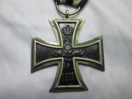 German Iron Cross 2 nd class 1914 maker is KO. Duits ijzere nkruis 2e klas 1914 met maker in de ring KO.