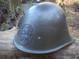 Dutch helmet M-27 with CM stamp 1934 in the leather behind. Nederlandse M-27 helm, met CM stempel in de rand  perfecte staat.