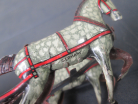 Tin toy Belgium soldiers. Blikken speelgoed, vooroorlogs klein model Belgische soldaten met paard en wagen Made in Germany bijzonder stuk.