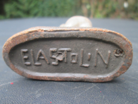 ELASTOLIN 10 cm Soldier with shovel. Duitse soldaat met schop Kazerneleven goede sttaat.