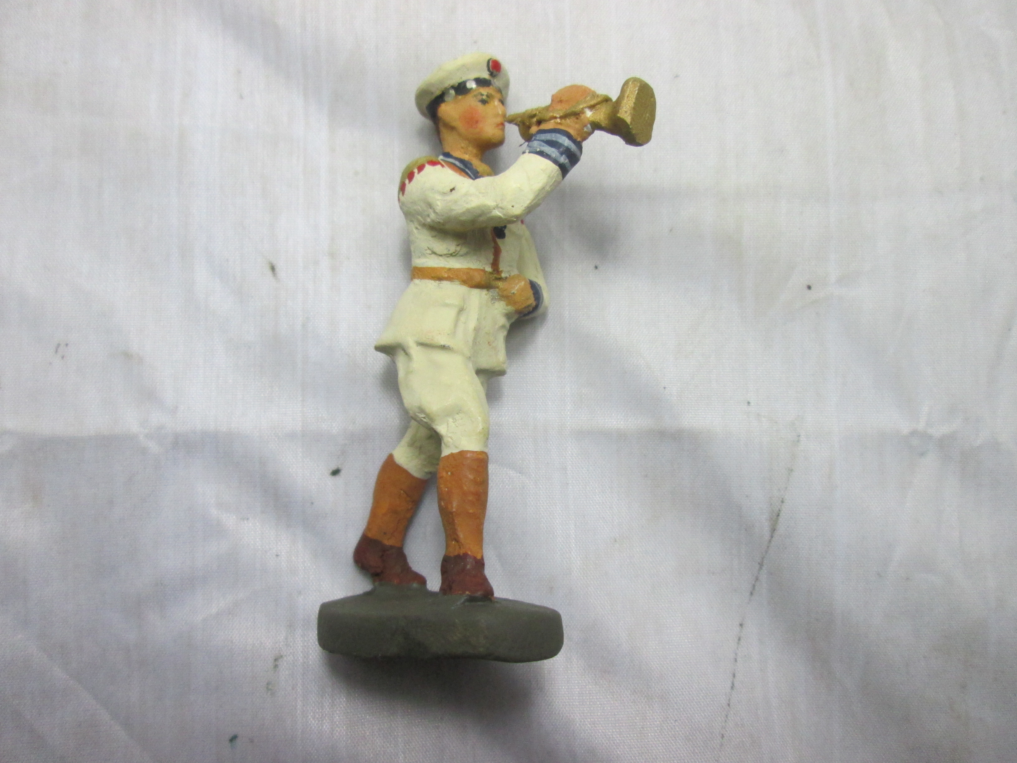 German toy soldier Navy. Duits speelgoed soldaatje Elastolin Kriegsmarine muziekkorps trompet.