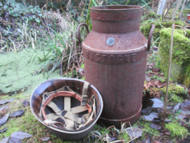 Belgische melkbus uit BASTOGNE/  LAITERIE. metalen uitvoering vooroorlogs leuk voor een Ardennenoffensief diorama.