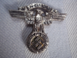 German cap badge of the NSKK, nicely marked. Duits petembleem van de NSKK Nationaal Socialistisch Kraftfahrt Korps, RzM gemarkeerd met M nummer. zeer nette staat zeldzaam embleem.