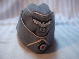 German overseas cap officer Infantry. Duitse officiers kwartiersmuts Wehrmacht, met zilveren bies in goede  staat.