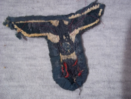 German Wehrmacht cap badge bevo woven. Duits petembleem voor de Wehrmacht M-42 en M43 pet. verwijdert embleem, daarom heeft het wel charme. mooi gebruikt origineel petembleem.