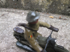 DURSO Belgium soldier on motor. Belgische soldaat op motor. met Belgische vlag Brigade Pioron.