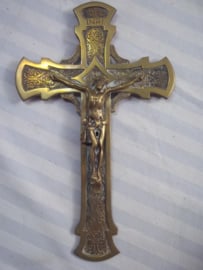 Bronzen katholiek kruisbeeld. Pas de Paix Sans Dieu. Geen vrede zonder God. mooi geleefd kruisbeeld.