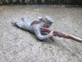 ELASTOLIN 10 cm. Austrian soldier shooting damaged feet. Oostenrijkse soldaat schietend, beschadigde voetjes antiek stuk.