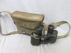 British binocular in canvas carrier, case. Engelse verrekijker in canvas draagtas. kleine beschadiging aan ooglens. verder goede staat mooi gemarkeerd optisch goed.