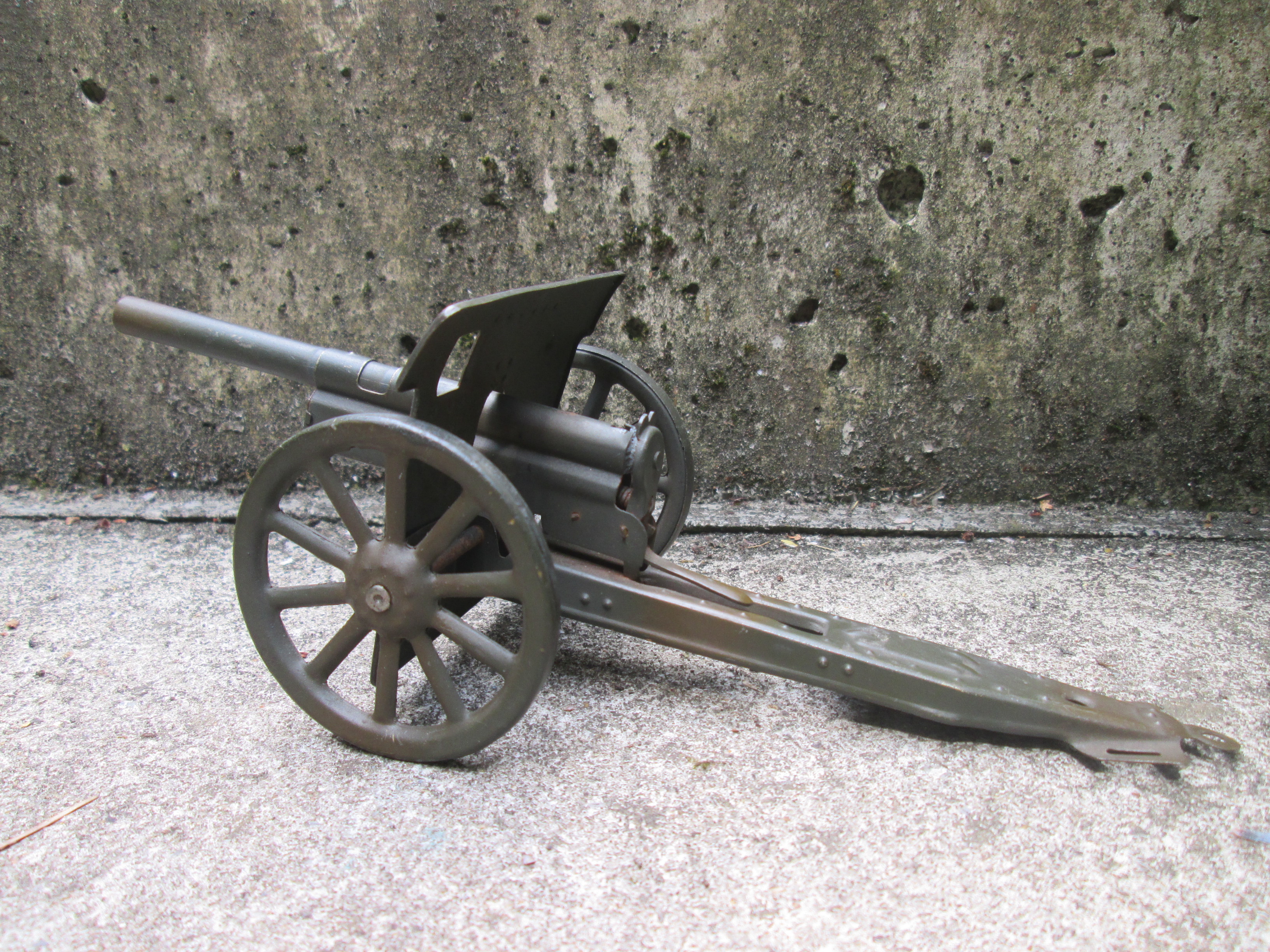 Tin toy canon. Blikken speelgoed kanon niet gemerkt. werkend.