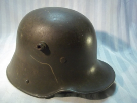 German helmet M-1916, small size ET60, very rare with white leather innerliner. Duitse helm Model 1916 ET60, ook gestempeld achterin, met wit leren binnenwerk zeldzaam