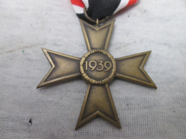 German medal with new ribbon, Duitse medaille met nieuw lint, K.V.K. Kriegs Verdienst Kreuz ohne Schwerten.