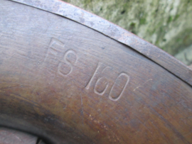 British brodie helmet 2nd pattern, nicely marked, with the red brodie helmet stamp maker is FS-160. Engelse helm WO1 nog in de originele kleur, worden steeds moeilijker te vinden in deze staat en zijn nu redelijk zeldzaam.