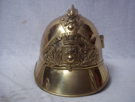 French fire helmet 1890, complete with innerliner. Franse brandweerhelm met binnenwerk en kinriem, grote maat. mooie complete helm welke je met binnenwerk nog maar weinig ziet.