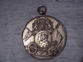 Belgische herinneringsmedaille uit 1918. Frans talig Souvenir aux defenseurs Franchimontois Guerre 1914- 1918. zeer decoratieve afbeelding. diameter 5 cm, gedragen staat.