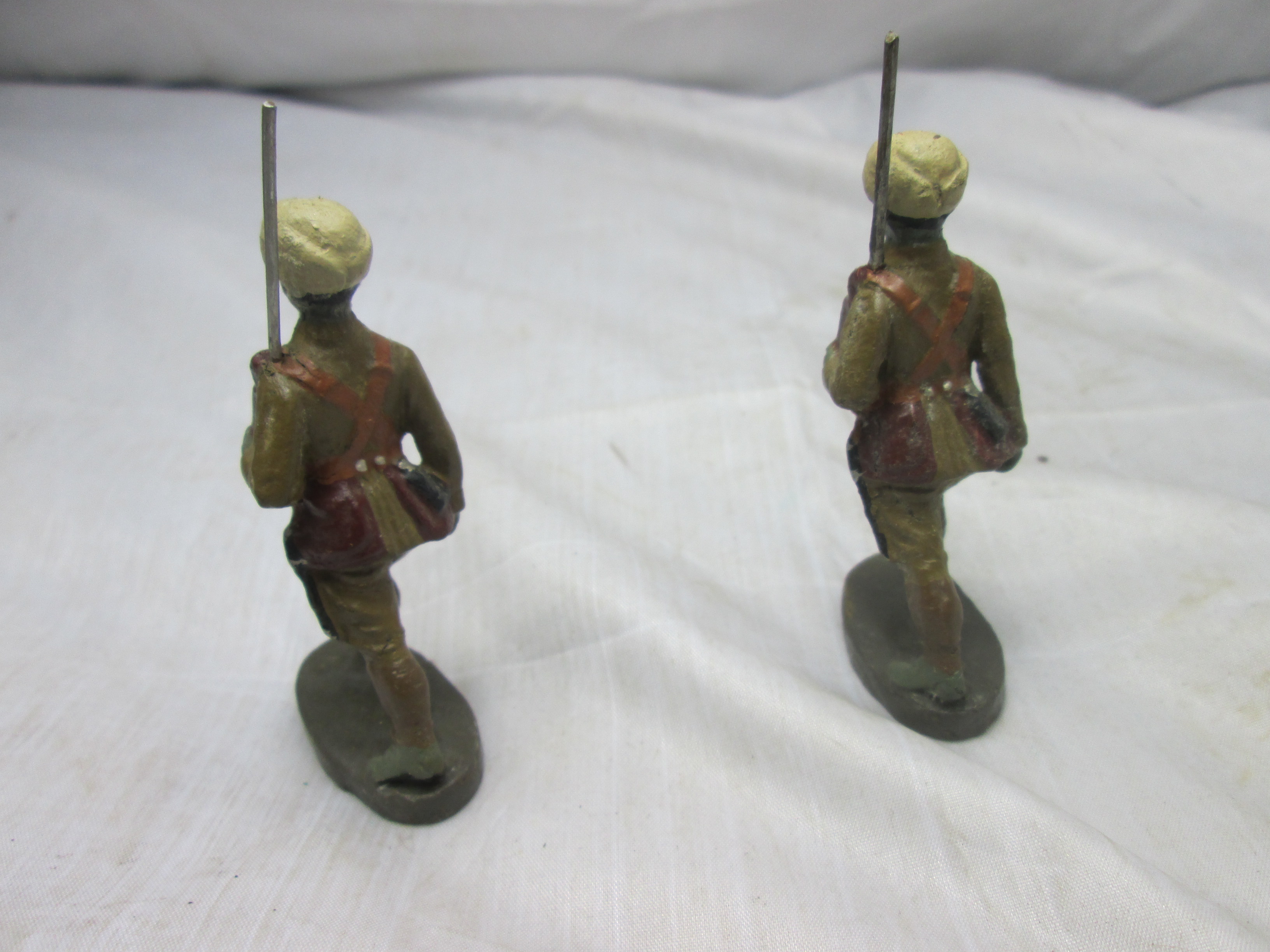 ELASTOLIN rare 2 Indian soldiers with turban. Elastolin 2 Indische soldaten met tulband vrij bijzonder.