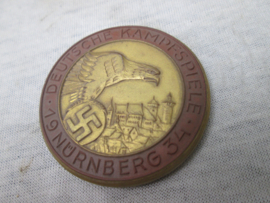 German medal, coin, plaque made of china Deutsche Kampfspiele Nürnberg 1934. nicely marked L.H.S. Bavaria. Duitse porseleinen medaille, diameter 5 cm.