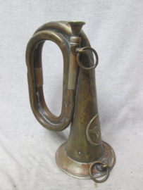 German Army bugle with badge on front. complete. Duitse signaal hoorn bazuin Pruisisch leger met voorop de Pruisische adelaar, complete staat.