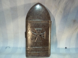 German cigarette case in the shape of the famous Bertha shell. Duits sigaretten etui in de vorm van de kogel uit de Dikke Bertha, Fleissige bertha