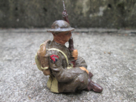 Elastolin American WW1 soldier sitting. Amerikaanse zittende soldaat leuk item.