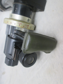 German tank sight Pz.B.W.F. 8. Duitse kijker in de originele kleur met Waffen ambt Abnahme stempels Wehrmacht Panzer Beobachtungs Winkel Fernrohr. Optisch goed.
