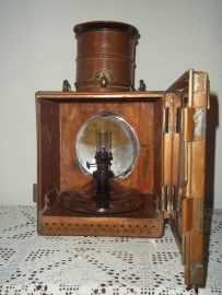 Old railway lamp of the Belgium railroad, CFB marked.fuel is in a glass bottle.Oude Belische spoorweglamp met glazen brander zeer apart en vrij zeldzaam. CFB gemerkt Chemin de Fer Belge