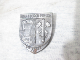 German tinnie, rally badge, Duitse Tinnie Kraft durch Freude Gau- Essen 1936.