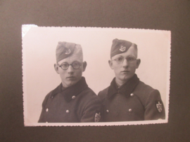 Duits fotoalbum in mint staat compleet met foto's zeer bijzondere staat met enkele aparte foto's, totaal 108 foto's en allemaal militair.