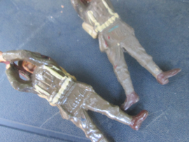 ELASTOLIN 2 British soldiers shooting, 2 Engelse soldaten schietend, goede staat.