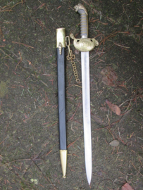 Police dagger of the Amsterdam police. Nederlandse ponjaard gebruikt door de Amsterdamse politie, hier zijn 3 stuks van bekend, zeldzaam stuk in een zeer nette staat gemerkt HERDER, met nummer 645. TOP stuk Museum goed.