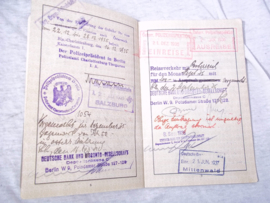 German travelpermit. Duits paspoort, Reise Pass Deutsches Reich voorzien van vele visum stempels voornamelijk Oostenrijk.