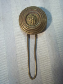 Austrian cocarde for the sjako. Metalen cocarde, manschappen, voor de sjako met de initialen van Frans ferdinand.