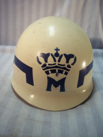 Dutch military Police helmet former US M1 innerhelmet, very rare, Nederlandse binnenhelm van de Koninklijke Marechaussee, helm is een M1 Amerikaanse binnenhelm.  jaren 40-50