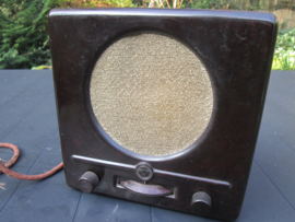 German radio,Duitse radio, de Kleinempfänger, Volksempfänger, bakeliet in goede staat, met achterplaat en 1 rijksadelaar, geen stekker. zeer decoratief item.