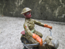 Belgium soldier on motor. Belgische soldaat op motor allen voorzien van de Belgische nationale kleur.
