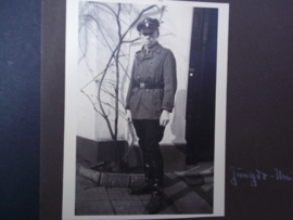 8 Foto's van een SA partij man, leuk met standaard en uniform, SA foto's zijn niet zo gemakkelijk te vinden.