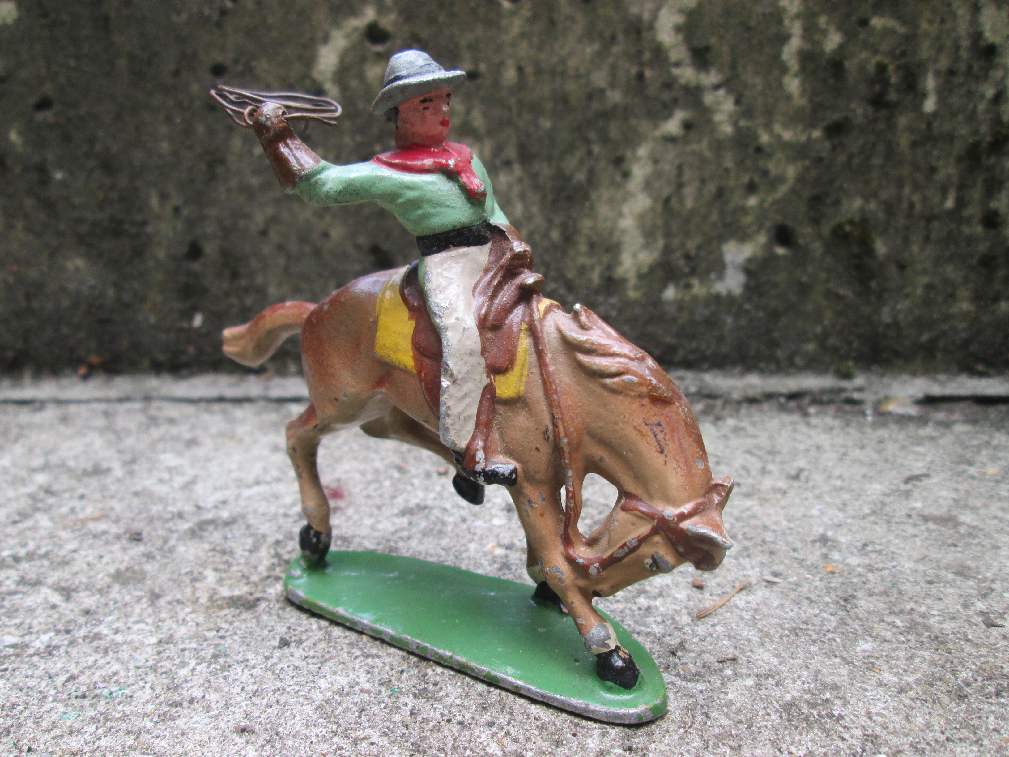 Aluminium Cowboy op paard met lasso zeer bijzonder.