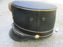Dutch military officers cap. Nederlands officiers kepie van de GENIE, met vuurvergulde knopen en goudgeborduurde kokarde. TOP staat, behorende bij het buitenmodel zwarte uniform voor 1940.
