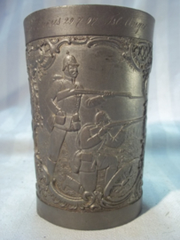 German pewter shooting price 1897. Duits tinnen schietbeker, op naam met militaire afbeeldingen TOP item